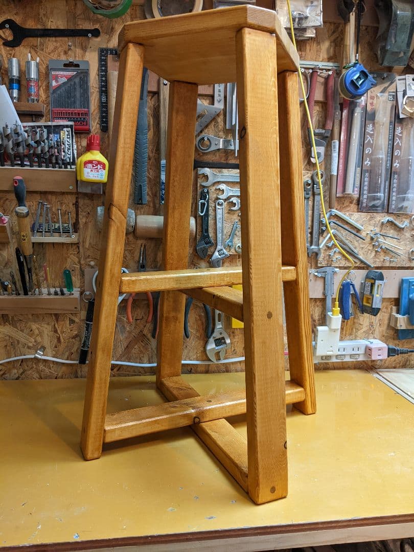 木製カウンタースツール（高さ 約62cm）チーク色
