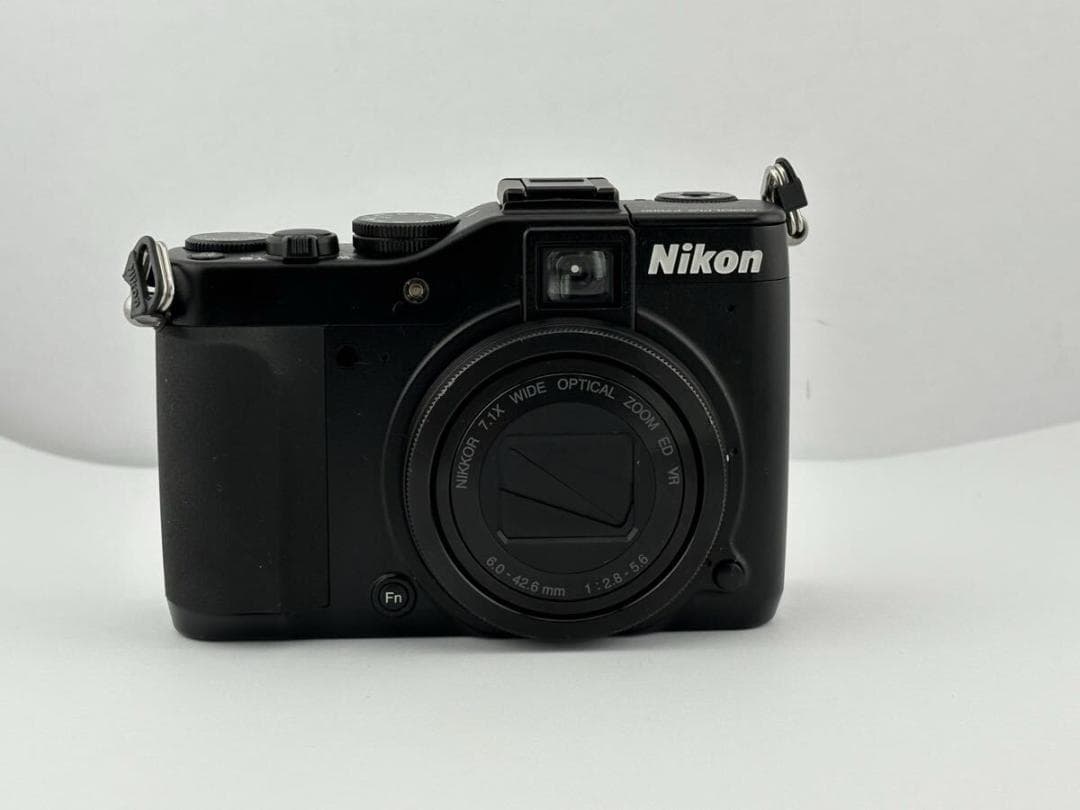 ★ニコン Nikon COOLPIX P7000 コンパクトデジタルカメラ