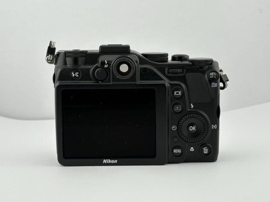 ★ニコン Nikon COOLPIX P7000 コンパクトデジタルカメラ