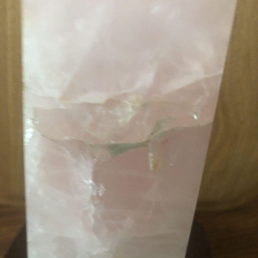 マダガスカル産ローズクォーツポイント台座付