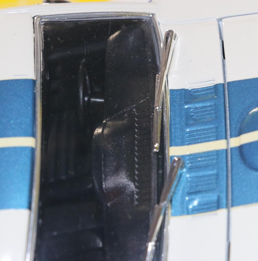 貴重　JOUEFエボリューション製 フォード・ムスタング　白　１／１８　中古品