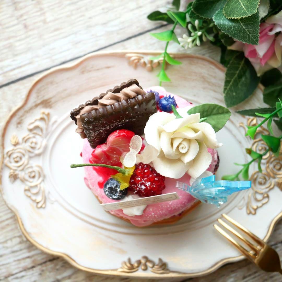 ◆フェイクスイーツ◆ホワイトローズ＆ベリーの♡マカロン＊リスケーキ◆リアルサイズ