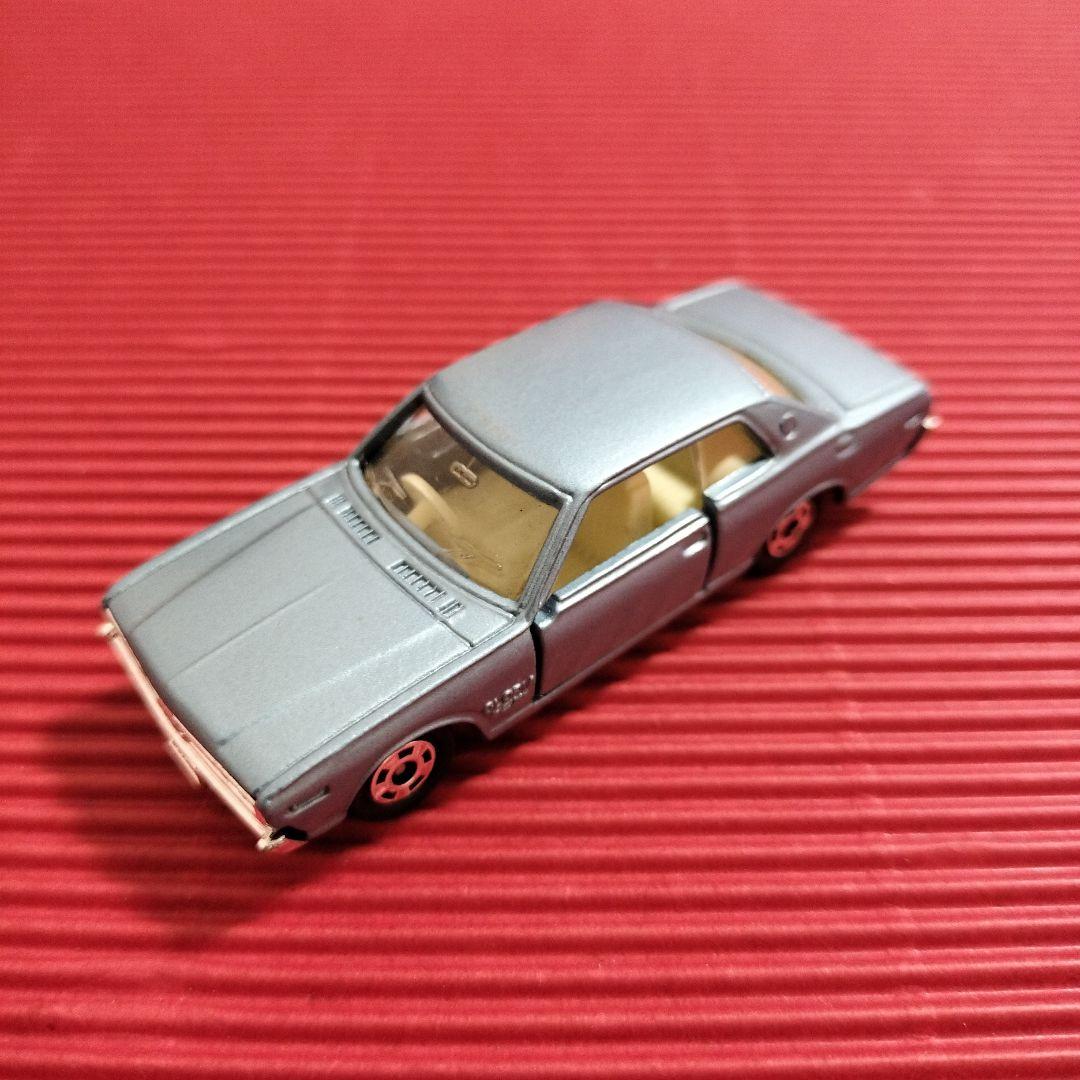 トミカ『ニッサン グロリア 2000GX』未開封品・レアな冊子付き