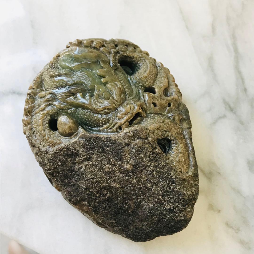 [P323-001］翡翠　オブジェ　ミャンマー産　ペンダントトップ　龍　原石