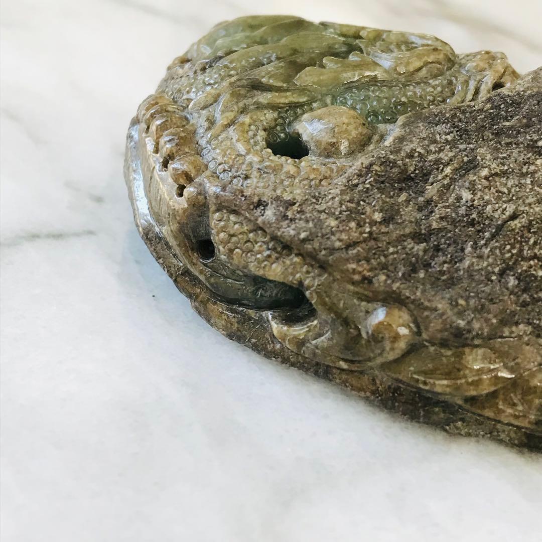 [P323-001］翡翠　オブジェ　ミャンマー産　ペンダントトップ　龍　原石