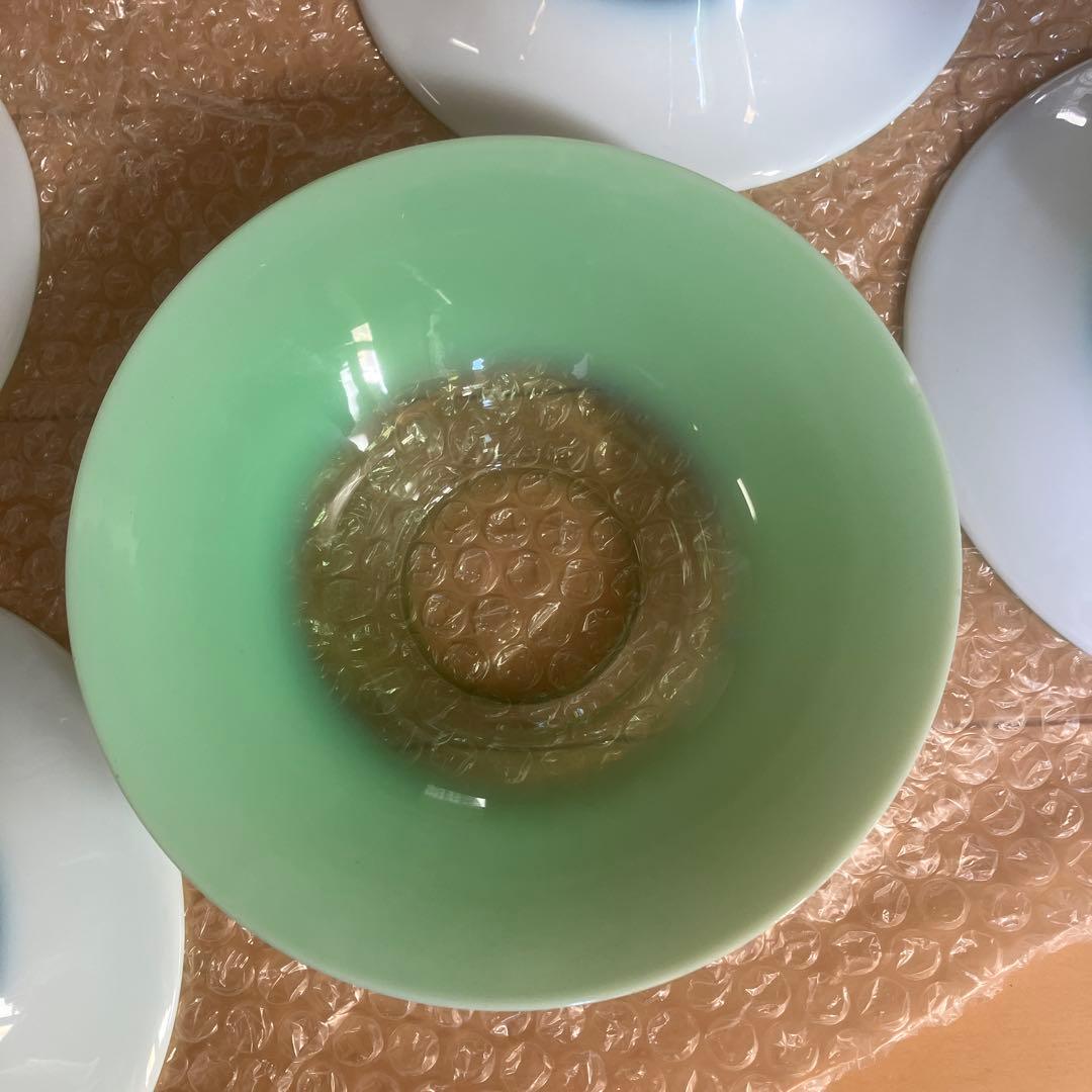 グリーンと白のガラスの器5つセット