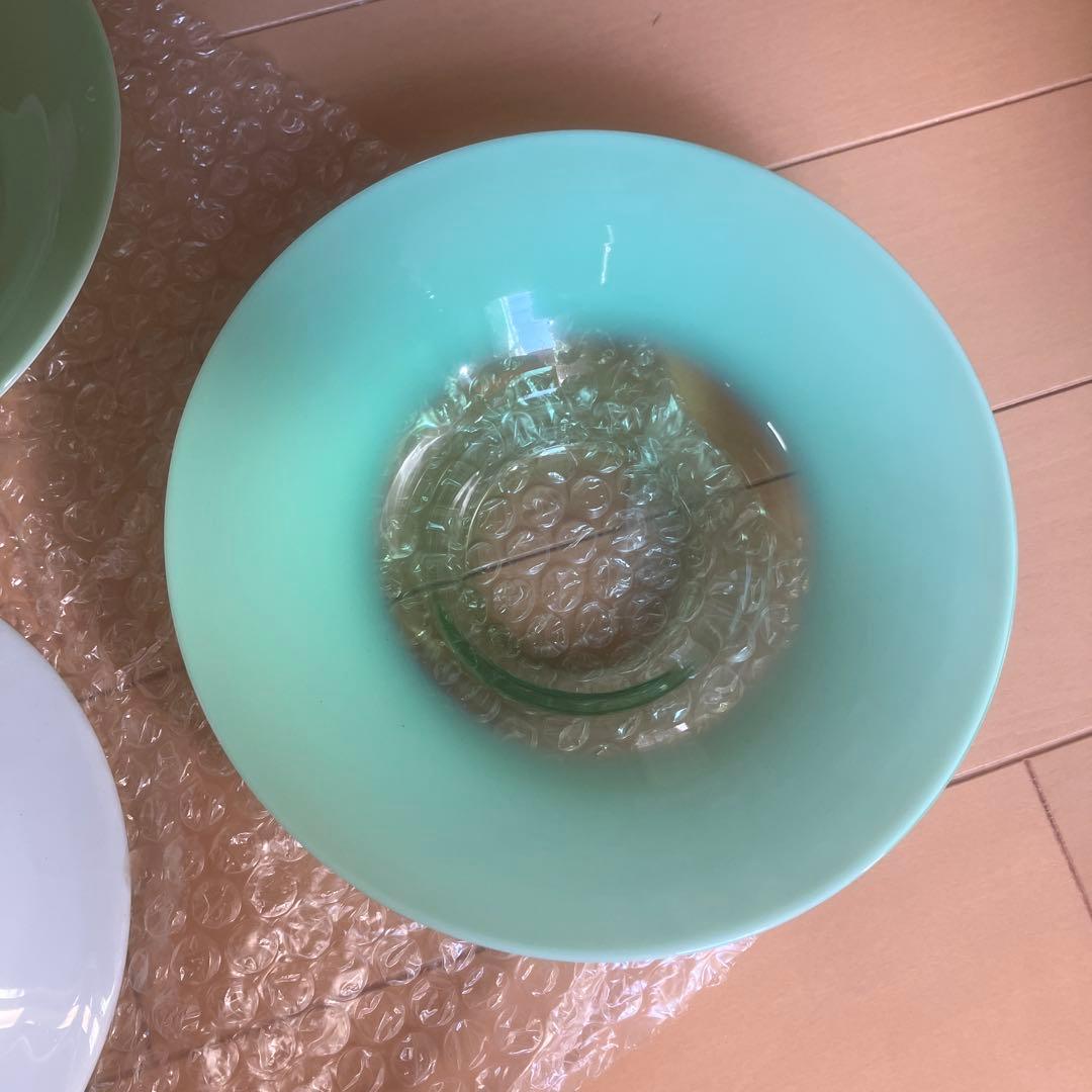 グリーンと白のガラスの器5つセット
