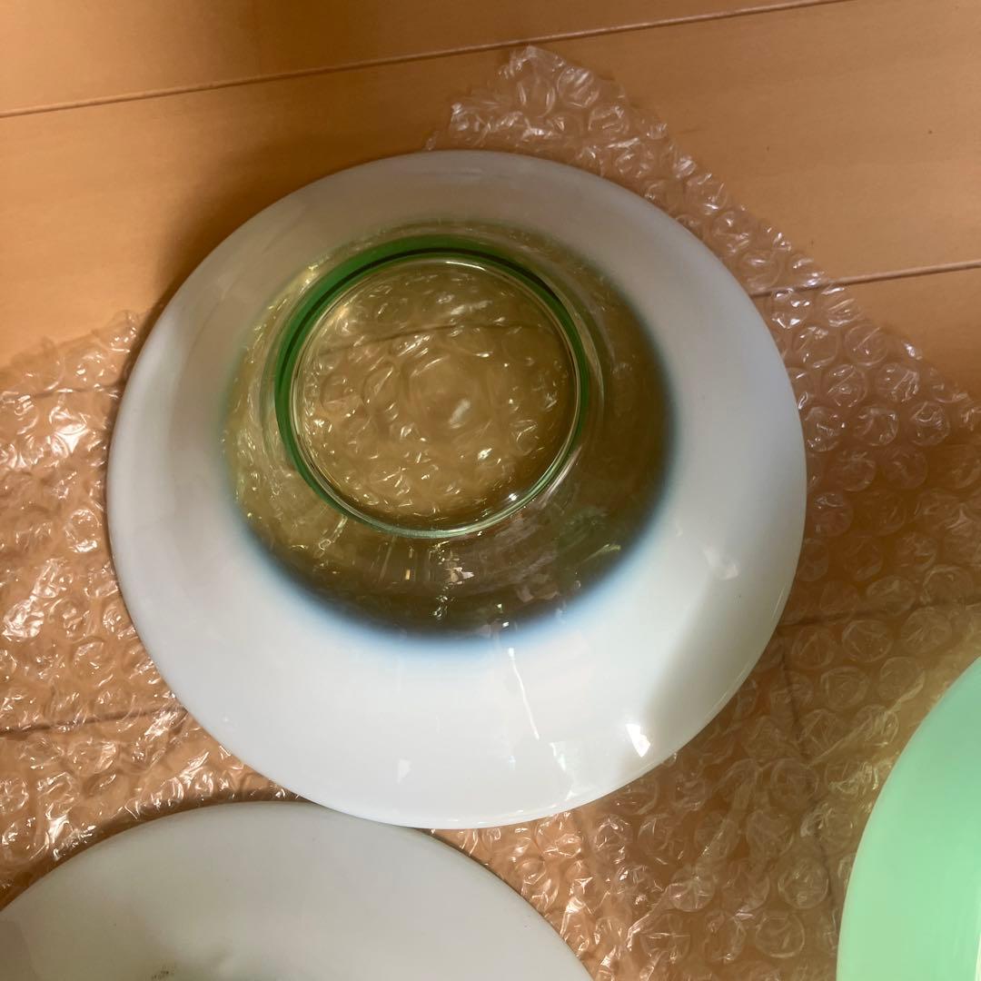 グリーンと白のガラスの器5つセット