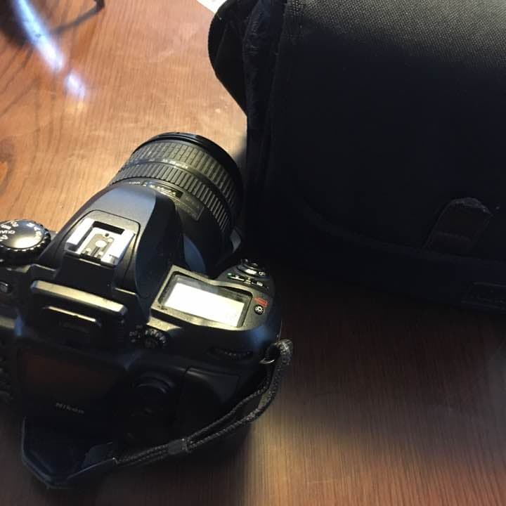 NikonD100 カメラバッグ バッテリ2つ レンズつき