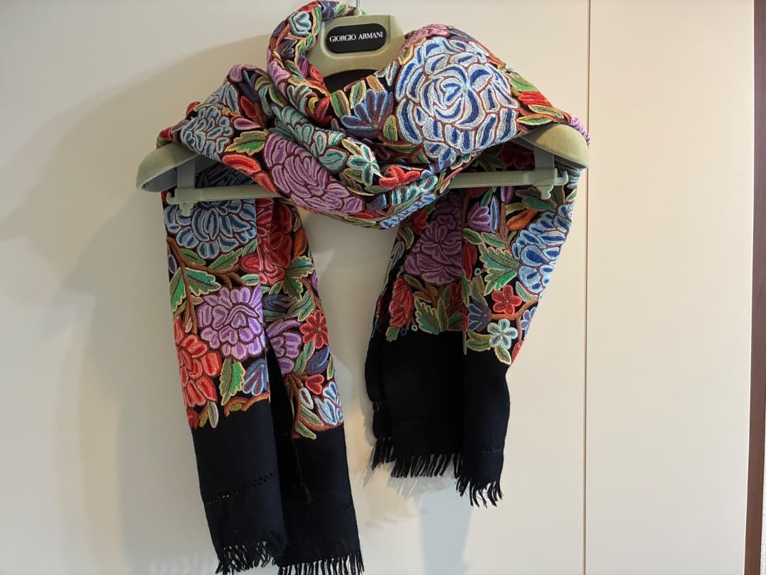 極美品　ターラ・ブランカ　花柄刺繍ストール（50✖️190）フリンジ含む