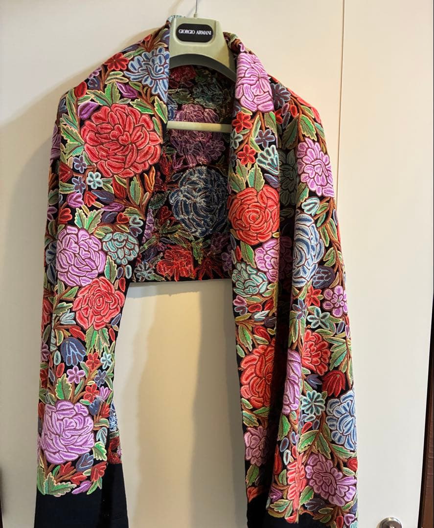極美品　ターラ・ブランカ　花柄刺繍ストール（50✖️190）フリンジ含む