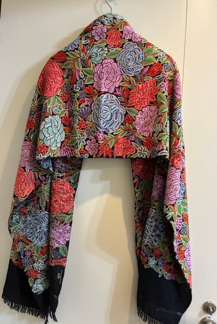 極美品　ターラ・ブランカ　花柄刺繍ストール（50✖️190）フリンジ含む