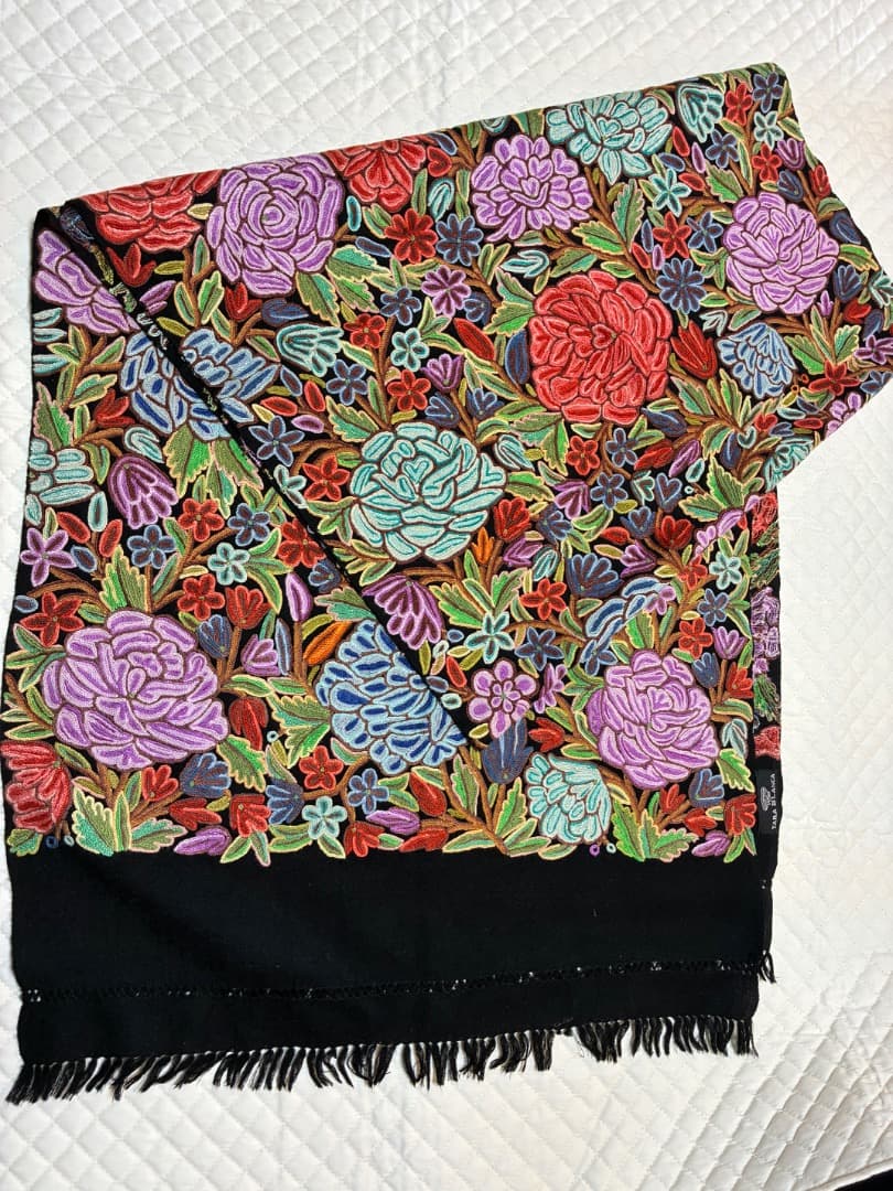 極美品　ターラ・ブランカ　花柄刺繍ストール（50✖️190）フリンジ含む