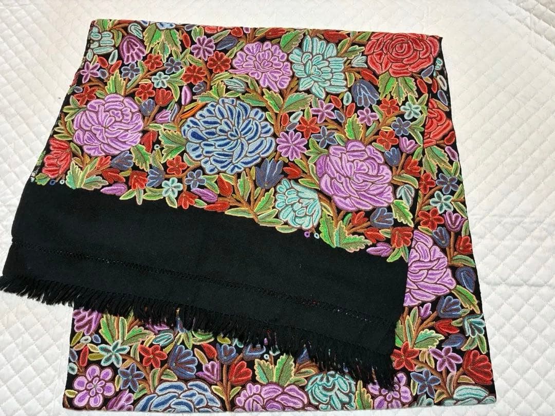 極美品　ターラ・ブランカ　花柄刺繍ストール（50✖️190）フリンジ含む