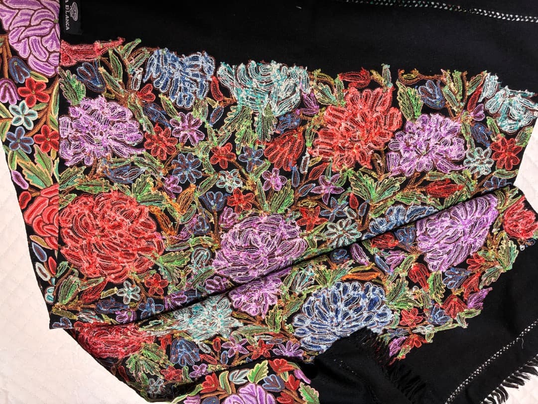 極美品　ターラ・ブランカ　花柄刺繍ストール（50✖️190）フリンジ含む