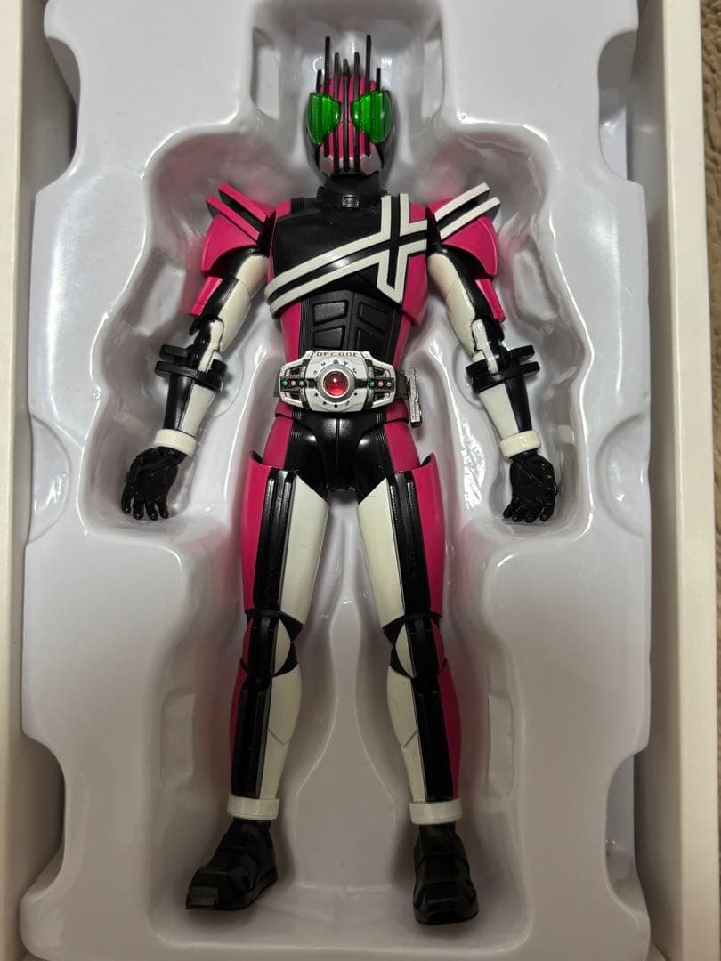 S.H.Figuarts 真骨彫　仮面ライダーディケイド　50th