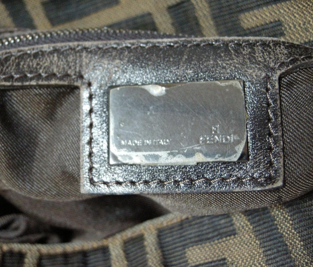 【汚れ・キズ・ダメージ大・ジャンク】FENDI　ショルダーバッグ