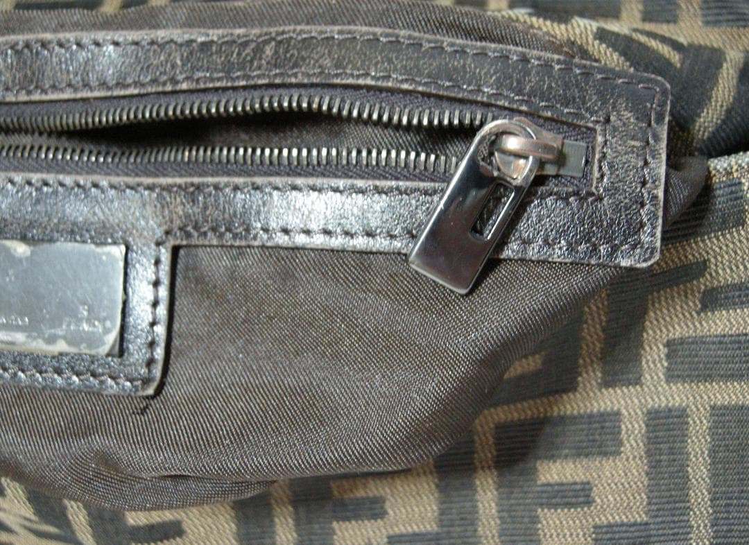 【汚れ・キズ・ダメージ大・ジャンク】FENDI　ショルダーバッグ