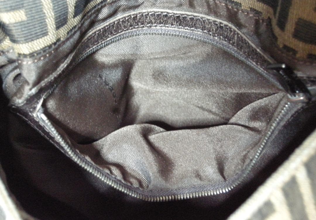 【汚れ・キズ・ダメージ大・ジャンク】FENDI　ショルダーバッグ