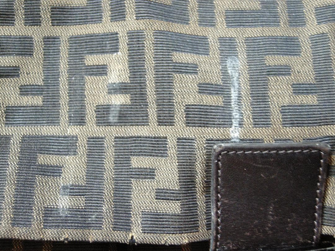 【汚れ・キズ・ダメージ大・ジャンク】FENDI　ショルダーバッグ