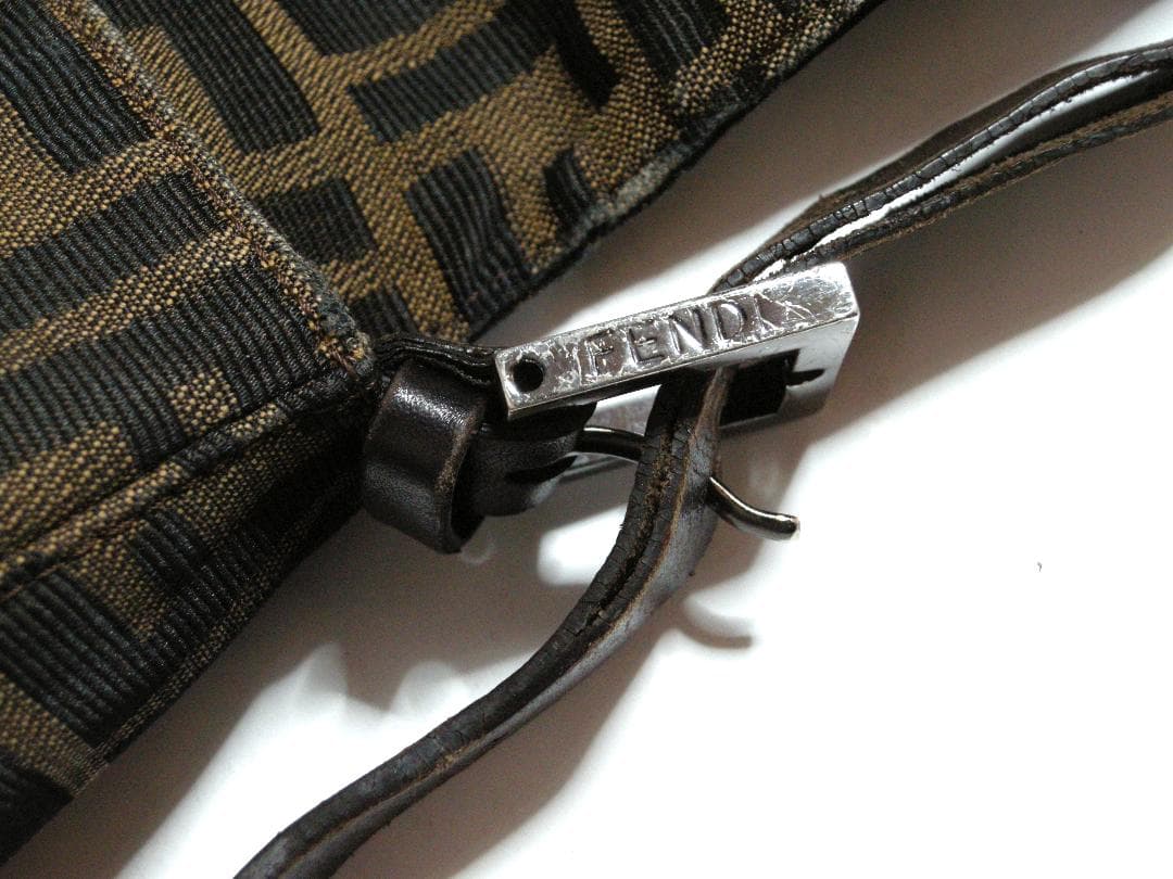 【汚れ・キズ・ダメージ大・ジャンク】FENDI　ショルダーバッグ