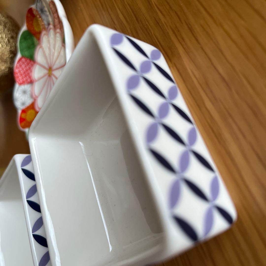 セリア　食器　豆皿　角鉢　豆鉢　花柄　ゴールドカラー　金色　和柄　お正月