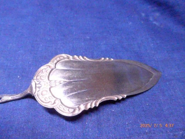 状態の良い銀製品のアンティークな装飾的花柄ケーキサーバー