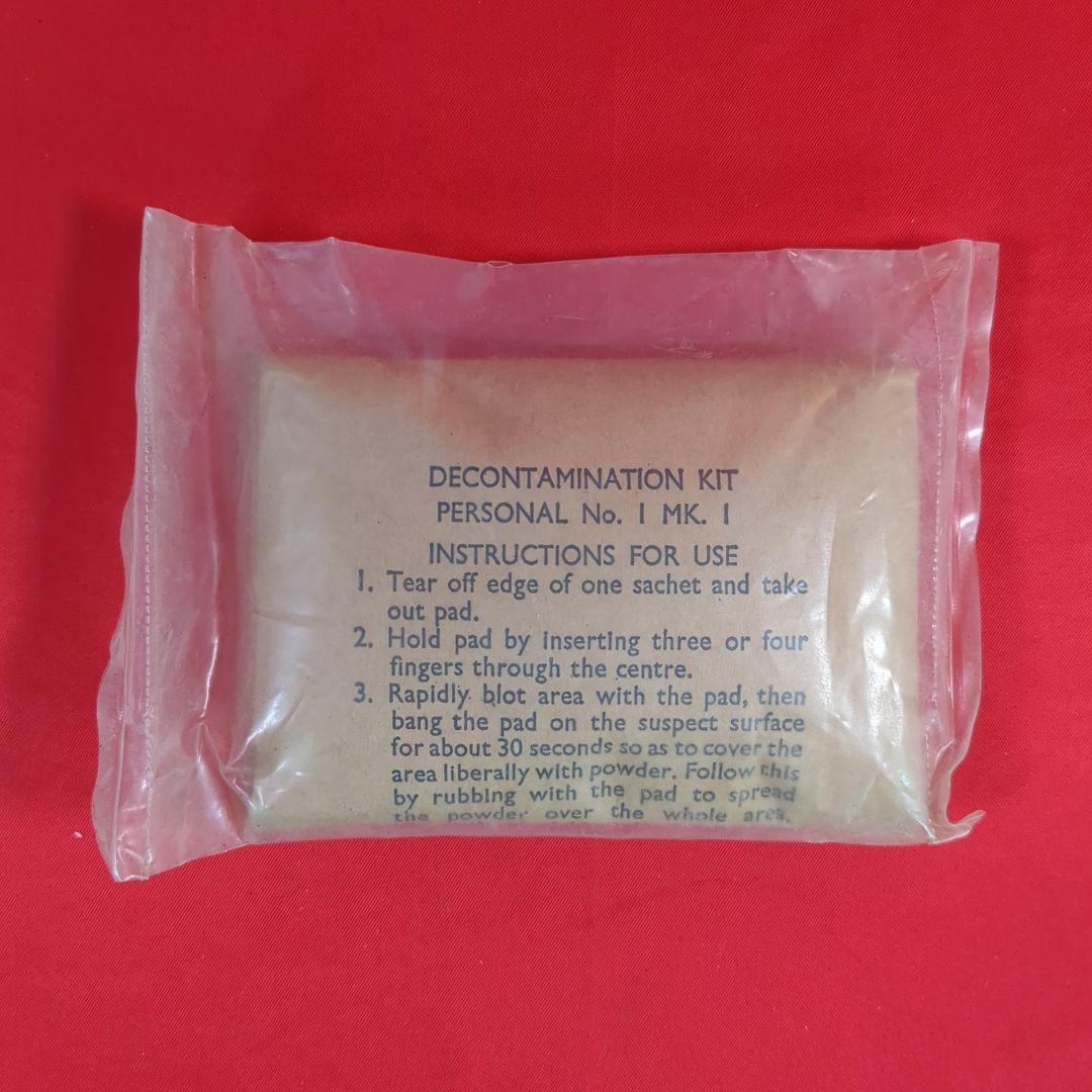 イギリス軍 初期型S6ガスマスク1966年製（バッグ、曇り止め、除染キット付き）