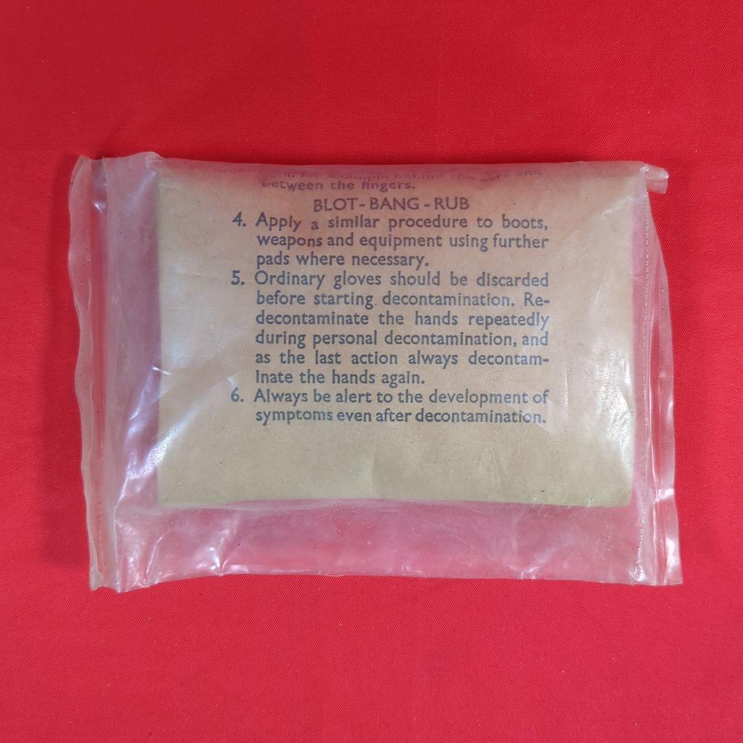 イギリス軍 初期型S6ガスマスク1966年製（バッグ、曇り止め、除染キット付き）