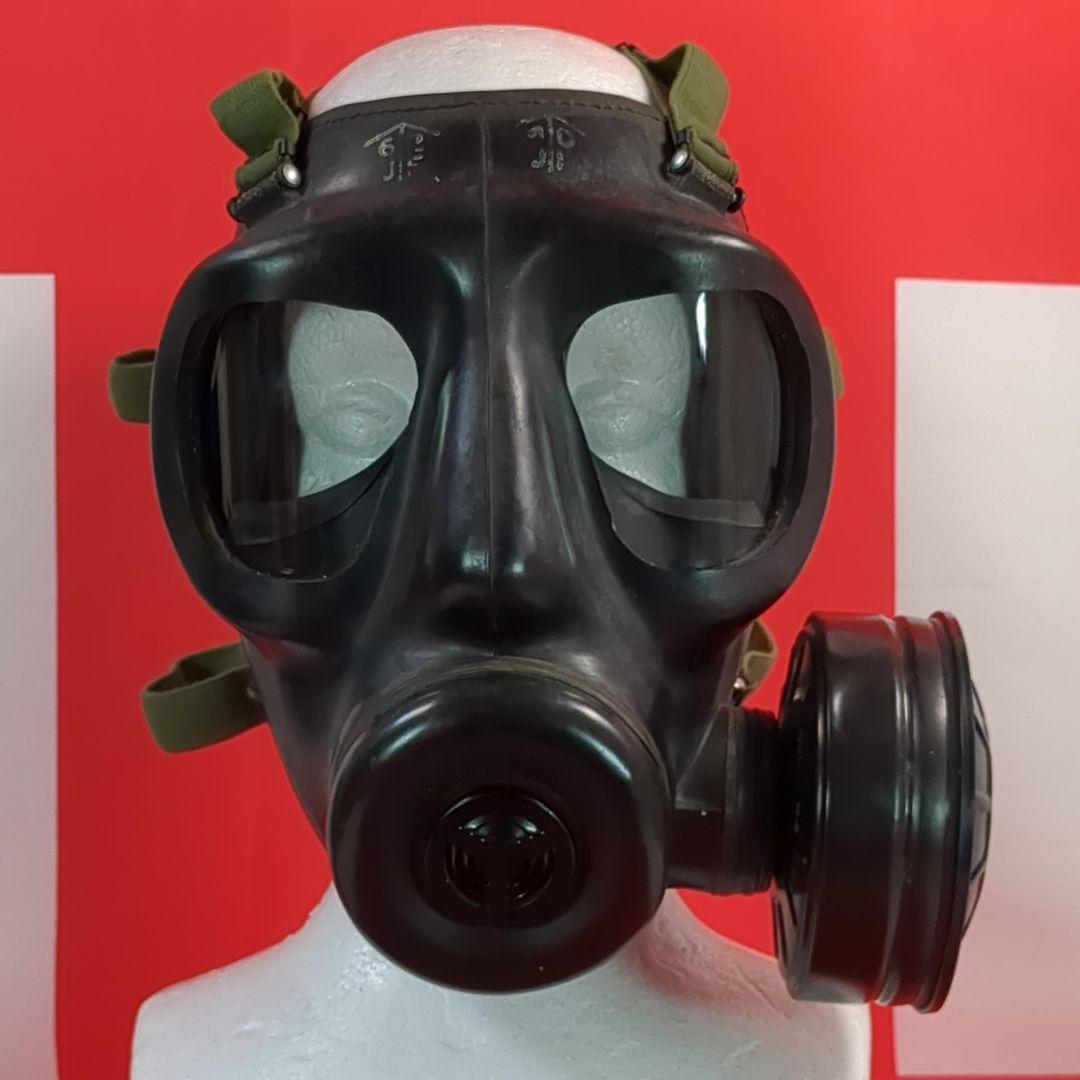 イギリス軍 初期型S6ガスマスク1966年製（バッグ、曇り止め、除染キット付き）