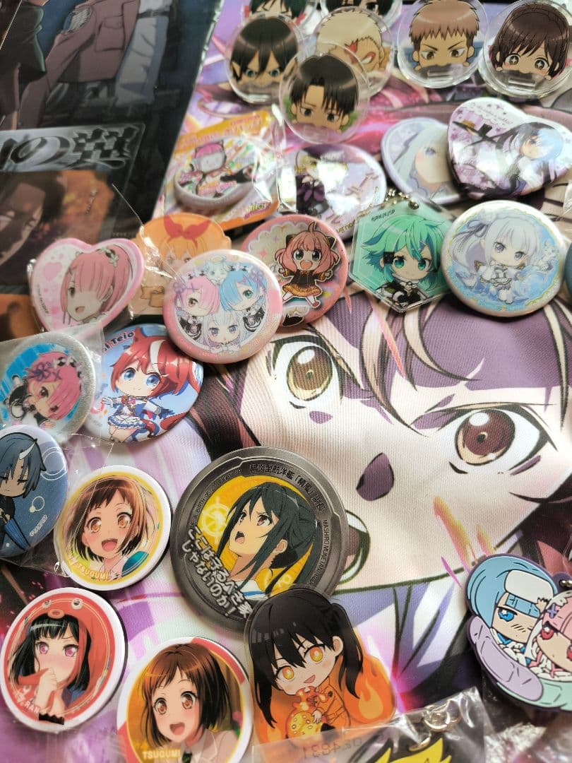 アニメグッズまとめ売り タペストリー 時計 クッション CD DVD 缶バッジ