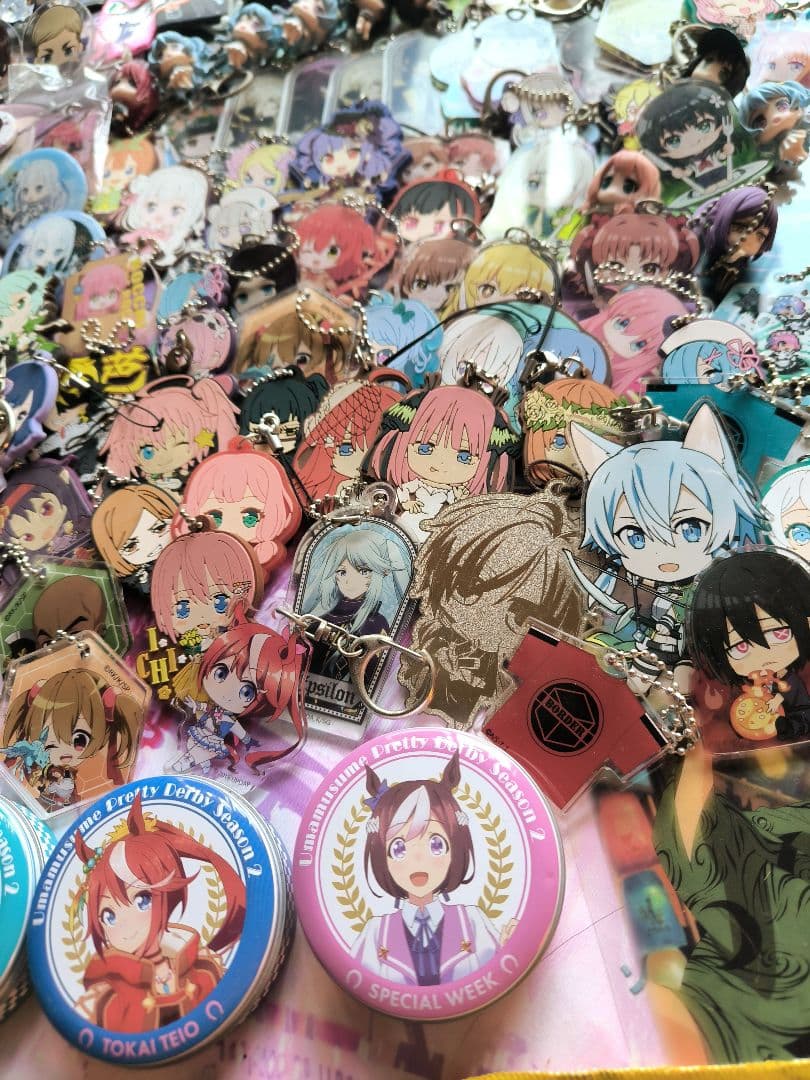 アニメグッズまとめ売り タペストリー 時計 クッション CD DVD 缶バッジ