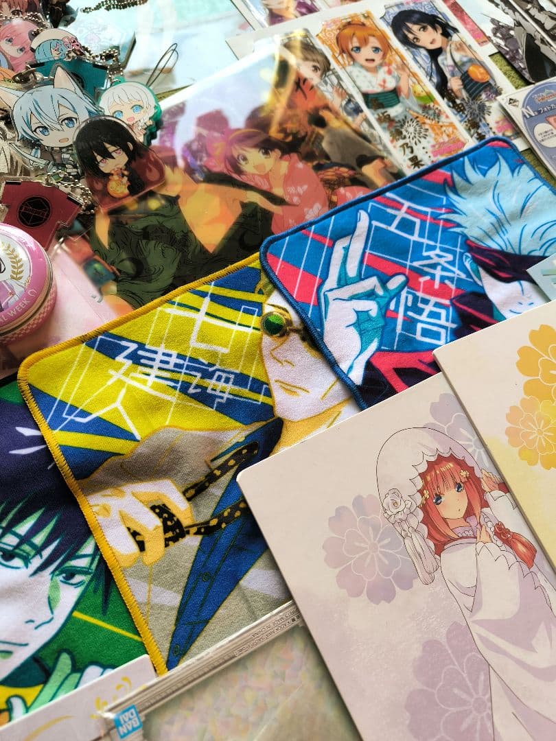 アニメグッズまとめ売り タペストリー 時計 クッション CD DVD 缶バッジ
