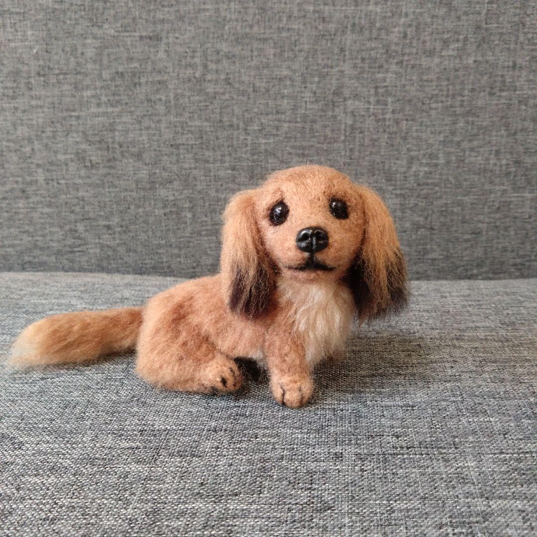 羊毛フェルト ＋毛糸　ミニチュアダックス　レッドハンドメイド　犬