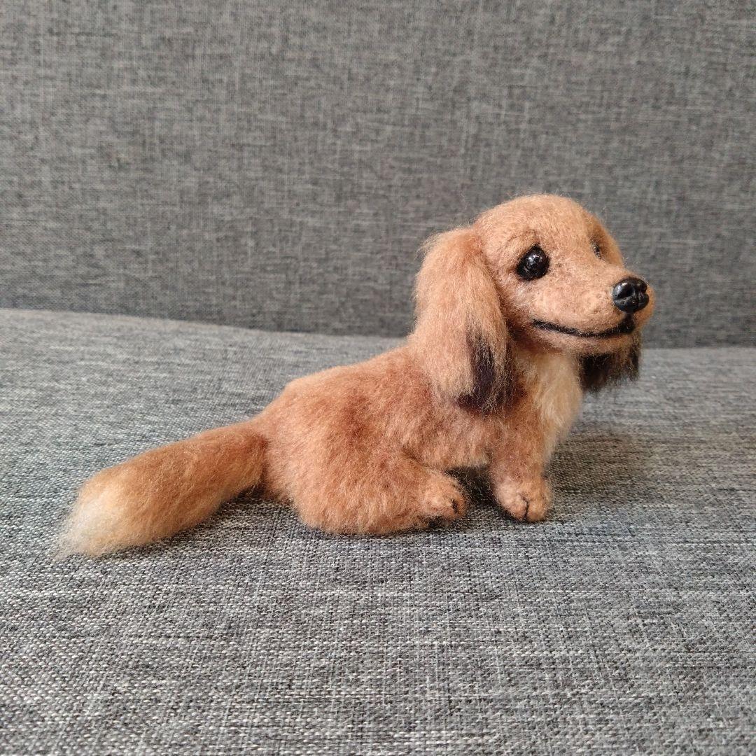 羊毛フェルト ＋毛糸　ミニチュアダックス　レッドハンドメイド　犬