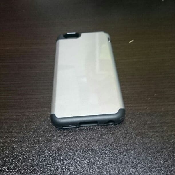 進撃の巨人第3話、iPhone6のケース