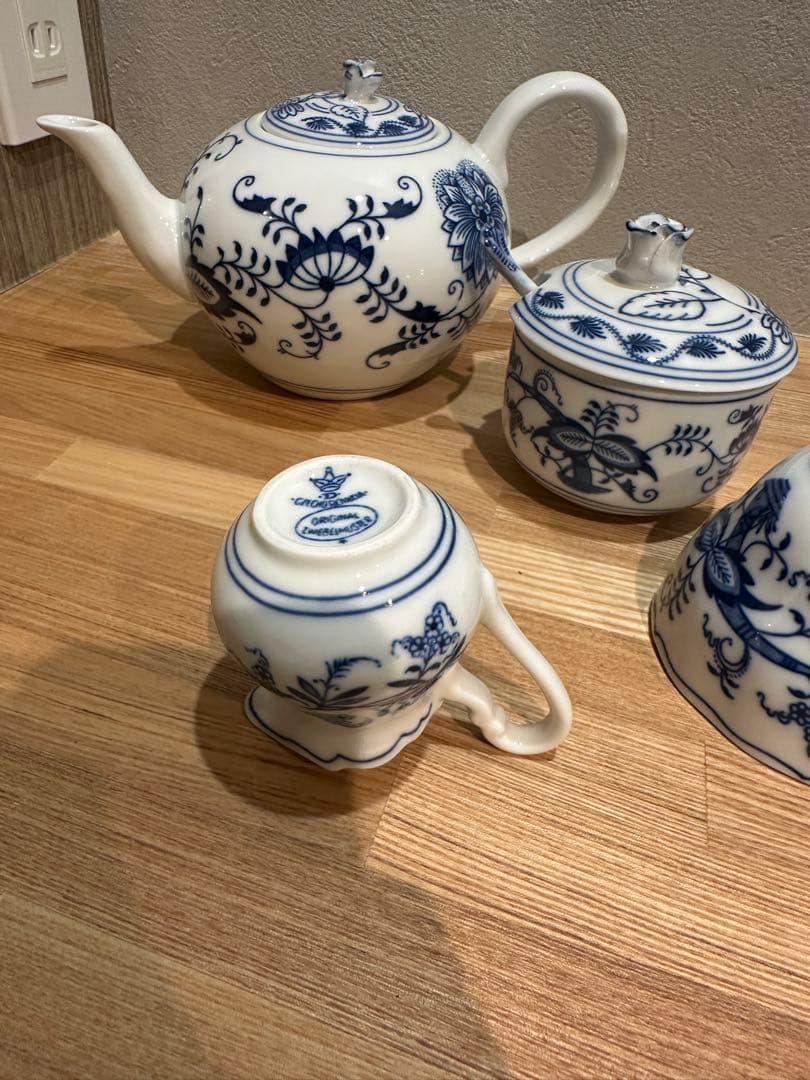 Original Karlsbaderブルーオニオン24pcs ティーセット箱付