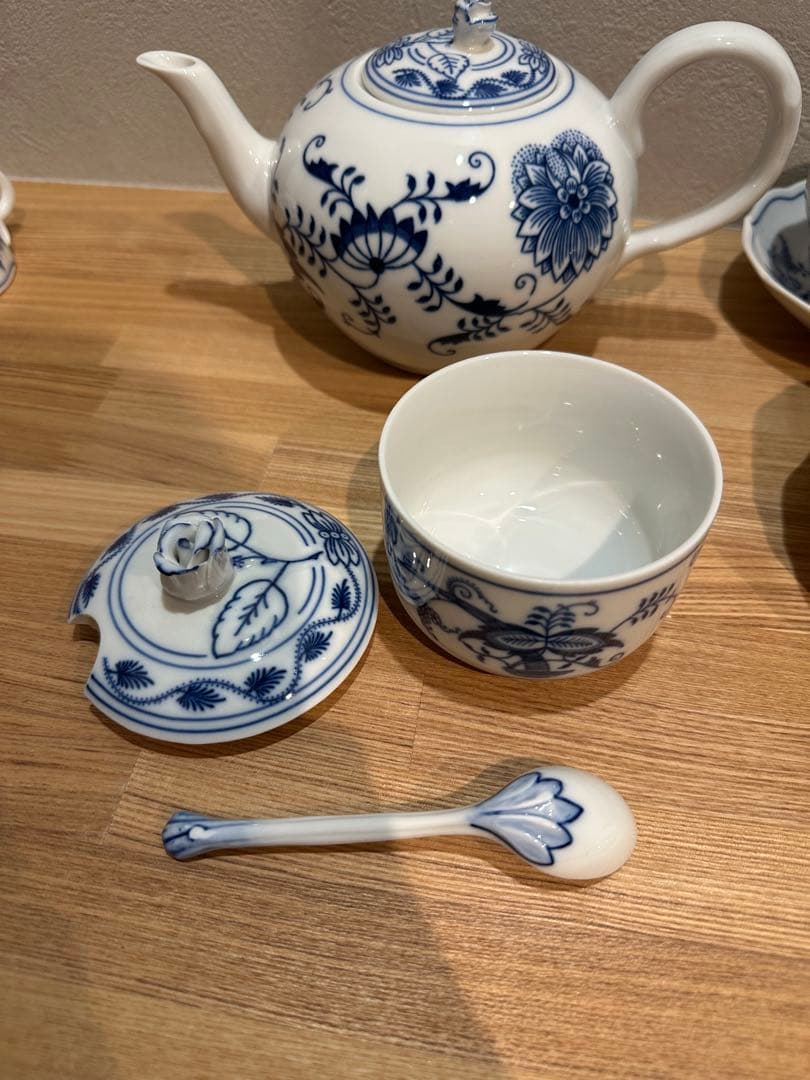 Original Karlsbaderブルーオニオン24pcs ティーセット箱付