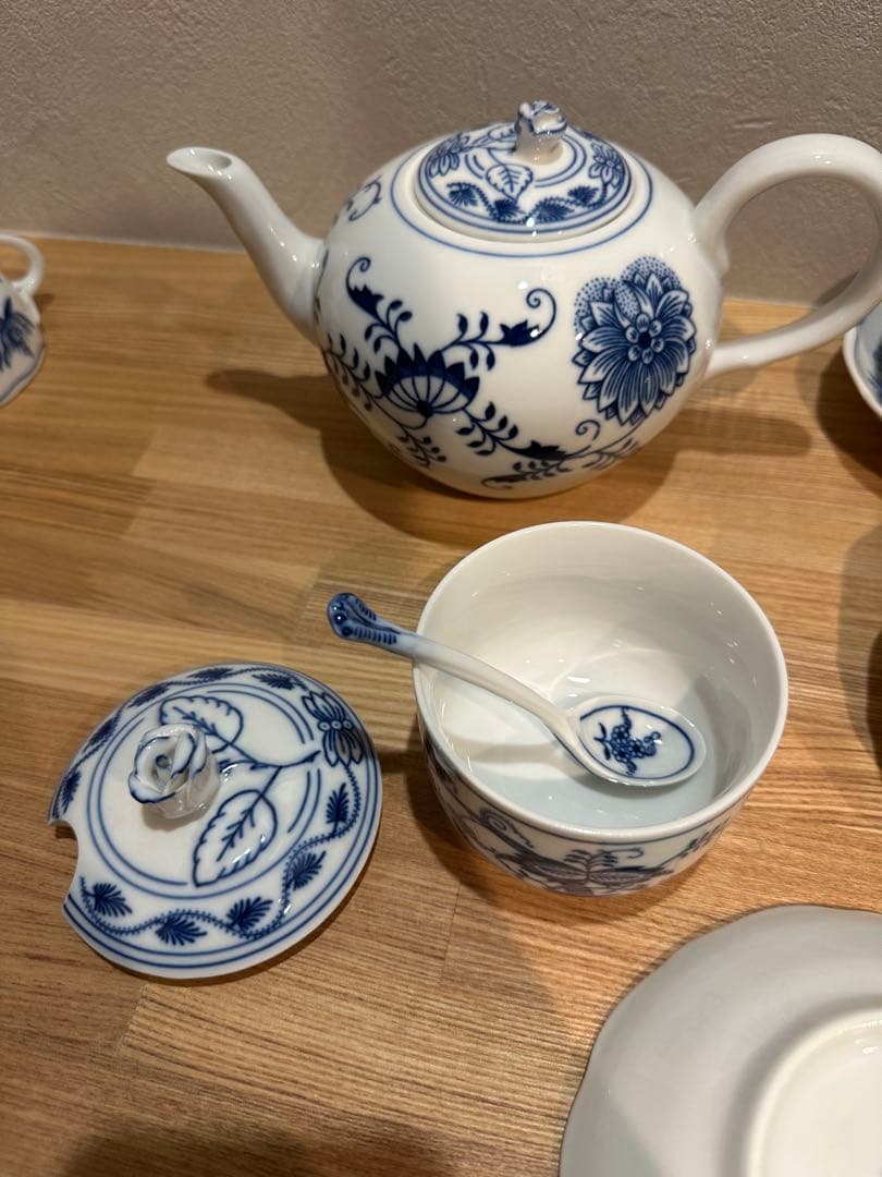 Original Karlsbaderブルーオニオン24pcs ティーセット箱付