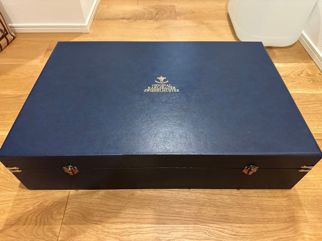 Original Karlsbaderブルーオニオン24pcs ティーセット箱付