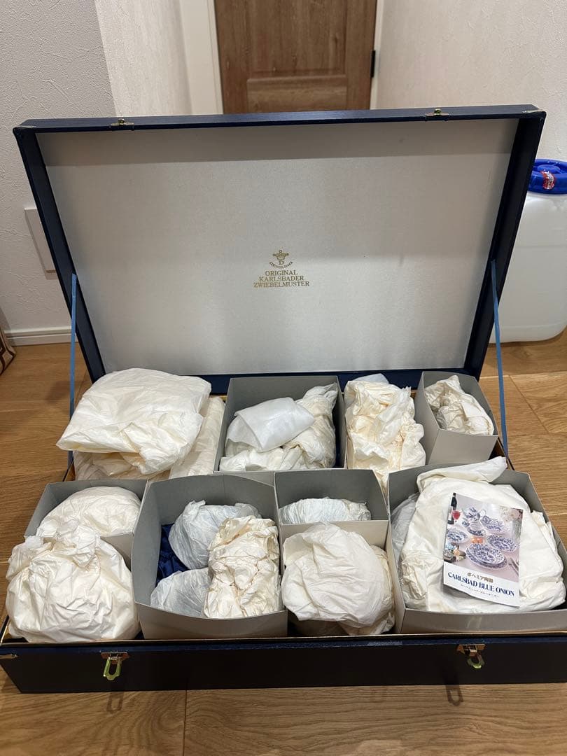 Original Karlsbaderブルーオニオン24pcs ティーセット箱付