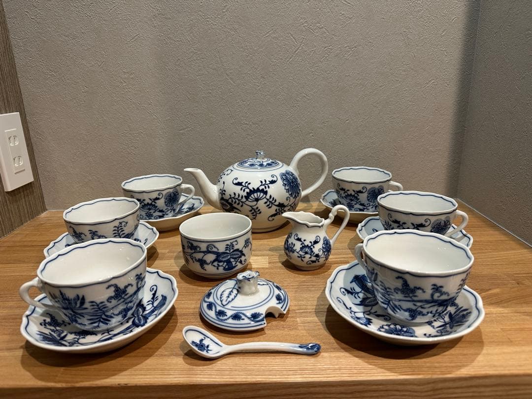Original Karlsbaderブルーオニオン24pcs ティーセット箱付