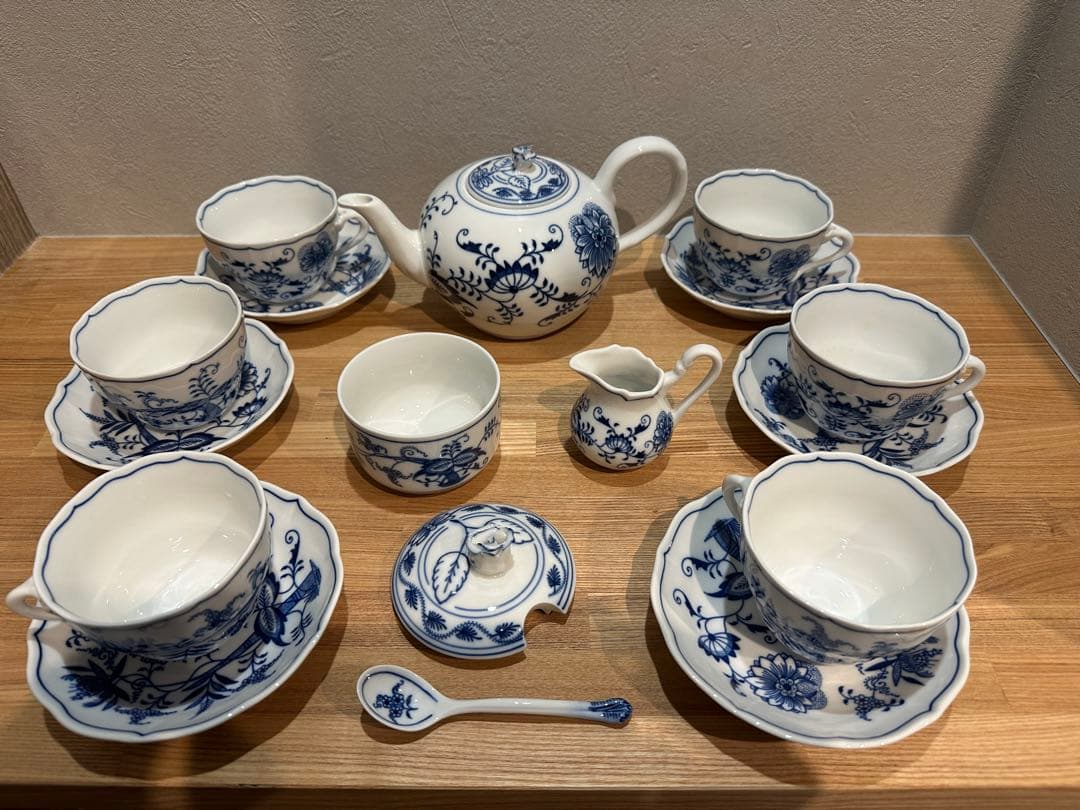 Original Karlsbaderブルーオニオン24pcs ティーセット箱付