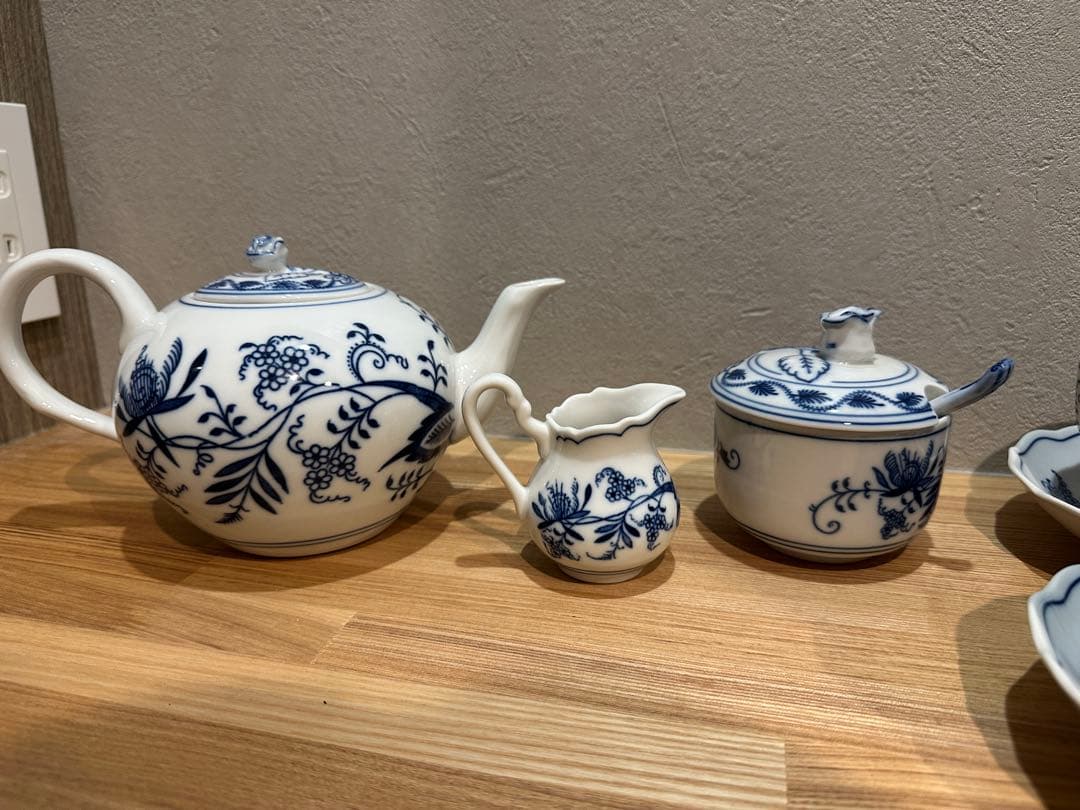 Original Karlsbaderブルーオニオン24pcs ティーセット箱付