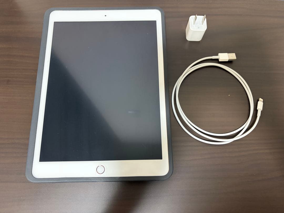 iPad 第7世代 32GB ピンクゴールド キーボード一体型ケース付き