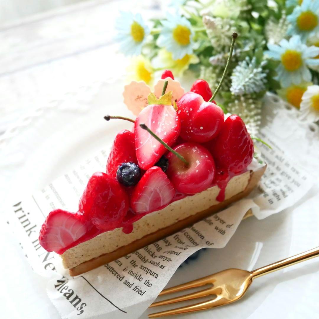 【ミッチー様】フェイクスイーツ◆苺＆チェリーのホールカット型タルト◆リアルサイズ