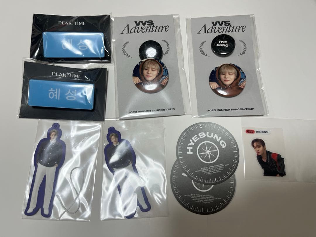 VANNER ヘソン トレカ アクスタ 名札 缶バッジ ステッカー