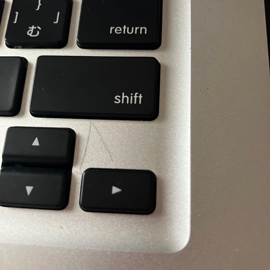 MacBook Pro 本体 + Apple Magic Mouse