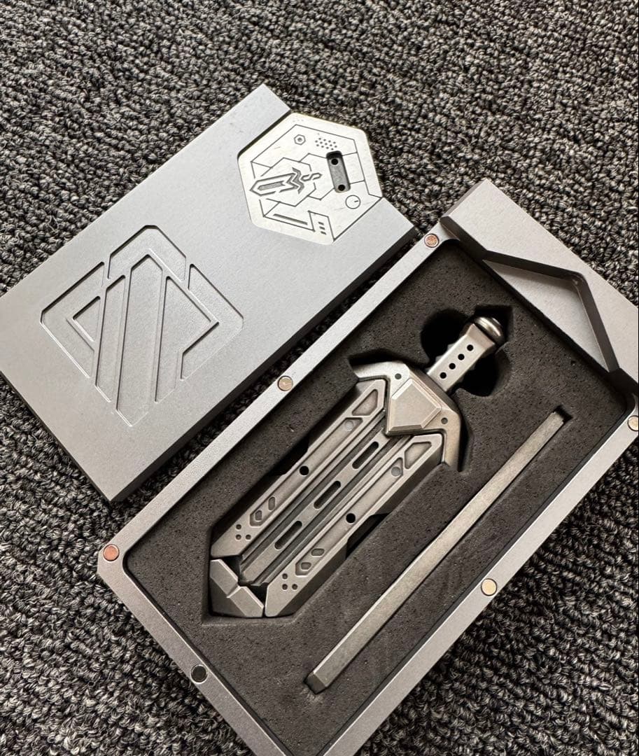 EDC 玩具　おもちゃ　サイバー風金属製剣型おもちゃ　限定品