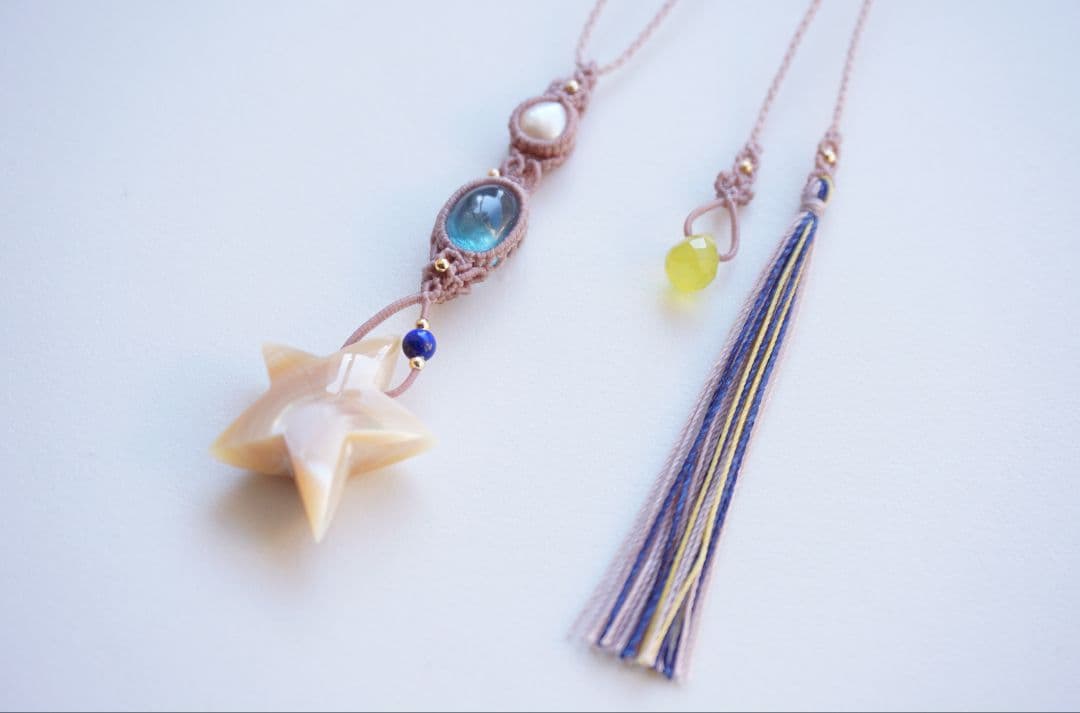 《流れる星》夜光貝　ブルーフローライト　コットンパール　マクラメ　ネックレス